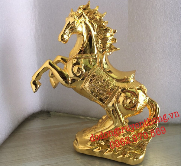 tượng ngựa phong thủy mạ vàng