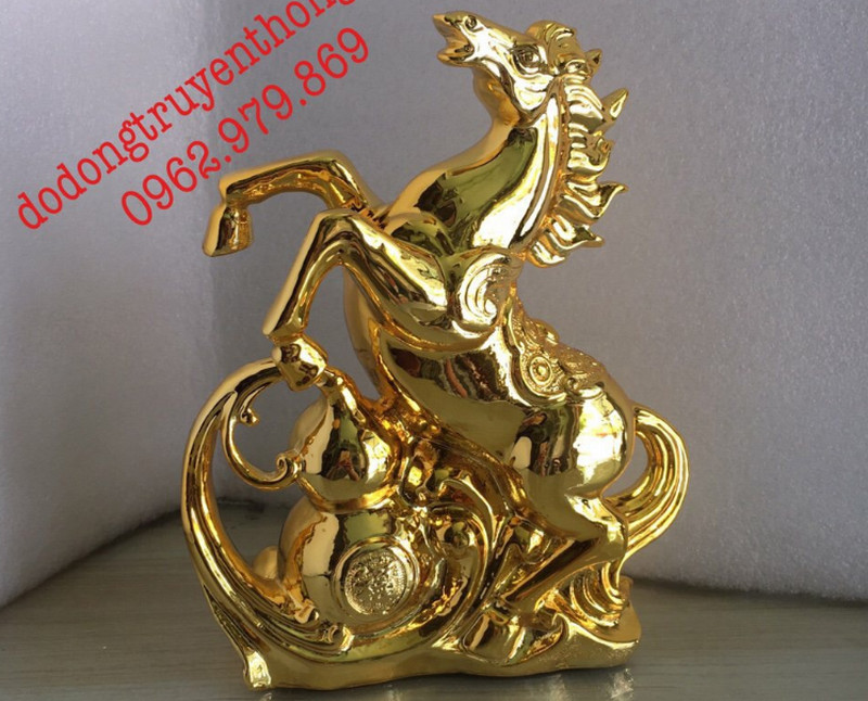 tượng ngựa mạ vàng
